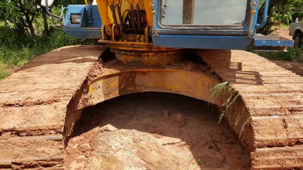 ขาย แบคโฮ KOMATSU PC200-5 เอกสารใบซื้อขาย เครื่องดีทำงานไม่โหลด เอวแน่น ช่วงล่างเต็ม ไฟฟ้าเต็ม แอร์เย็น เครื่องเสียงครบ