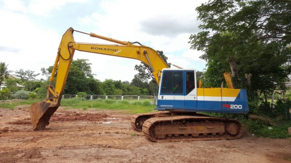 ขาย แบคโฮ KOMATSU PC200-5 เอกสารใบซื้อขาย เครื่องดีทำงานไม่โหลด เอวแน่น ช่วงล่างเต็ม ไฟฟ้าเต็ม แอร์เย็น เครื่องเสียงครบ
