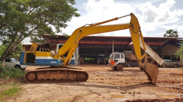 ขาย แบคโฮ KOMATSU PC200-5 เอกสารใบซื้อขาย เครื่องดีทำงานไม่โหลด เอวแน่น ช่วงล่างเต็ม ไฟฟ้าเต็ม แอร์เย็น เครื่องเสียงครบ