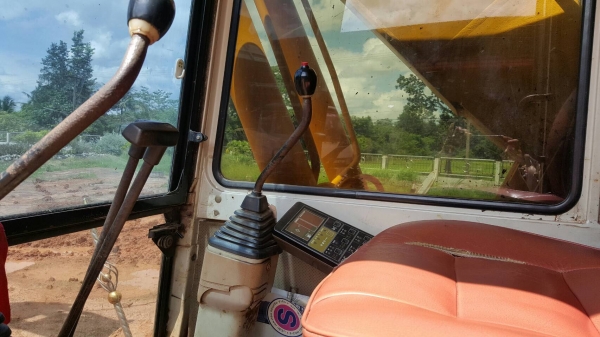 ขาย แบคโฮ KOMATSU PC200-5 เอกสารใบซื้อขาย เครื่องดีทำงานไม่โหลด เอวแน่น ช่วงล่างเต็ม ไฟฟ้าเต็ม แอร์เย็น เครื่องเสียงครบ