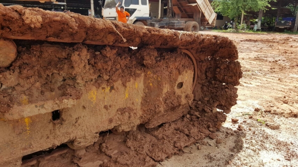 ขาย แบคโฮ KOMATSU PC200-5 เอกสารใบซื้อขาย เครื่องดีทำงานไม่โหลด เอวแน่น ช่วงล่างเต็ม ไฟฟ้าเต็ม แอร์เย็น เครื่องเสียงครบ