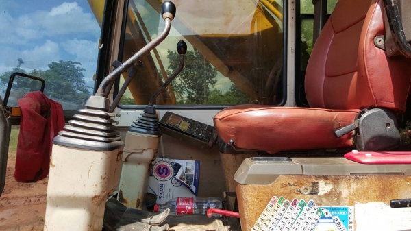 ขาย แบคโฮ KOMATSU PC200-5 เอกสารใบซื้อขาย เครื่องดีทำงานไม่โหลด เอวแน่น ช่วงล่างเต็ม ไฟฟ้าเต็ม แอร์เย็น เครื่องเสียงครบ