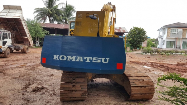 ขาย แบคโฮ KOMATSU PC200-5 เอกสารใบซื้อขาย เครื่องดีทำงานไม่โหลด เอวแน่น ช่วงล่างเต็ม ไฟฟ้าเต็ม แอร์เย็น เครื่องเสียงครบ