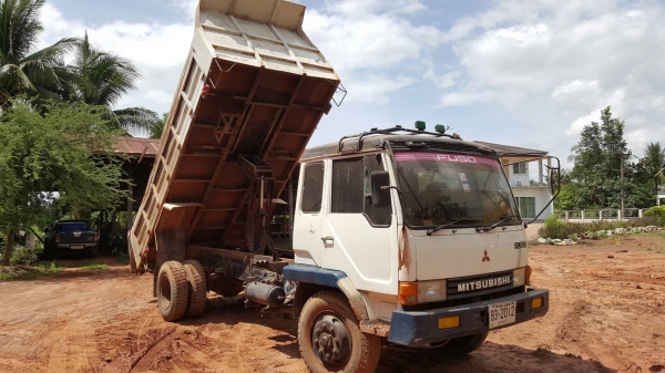 ขาย 6 ล้อดั้ม ยาง 900 FUSO ปี 46 EURO 1 กระบะดั้มยาว 4.80 เมตร เครื่อง 6D17 195 แรงม้า คัสซีสวยตลอดเส้น เบรคทิฟฟี่ พาวเวอร์ แอร์เย็น ทะเบียนพร้อมโอน