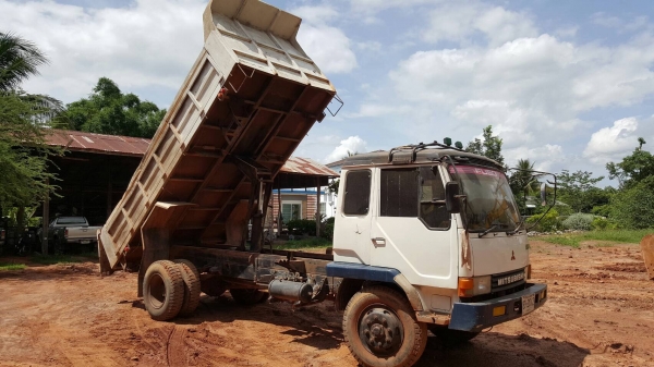 ขาย 6 ล้อดั้ม ยาง 900 FUSO ปี 46 EURO 1 กระบะดั้มยาว 4.80 เมตร เครื่อง 6D17 195 แรงม้า คัสซีสวยตลอดเส้น เบรคทิฟฟี่ พาวเวอร์ แอร์เย็น ทะเบียนพร้อมโอน