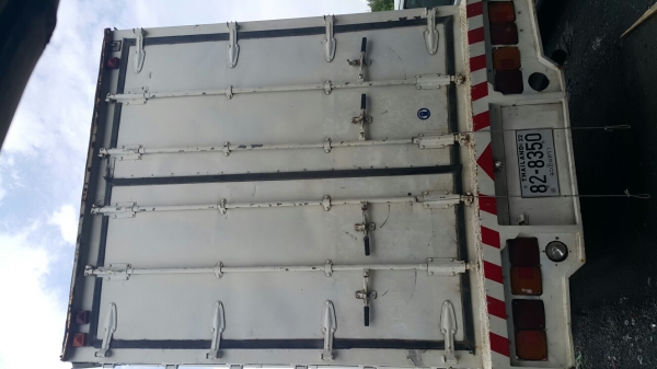 ขายตู้หกล้อเปิดได้ 10 บาน