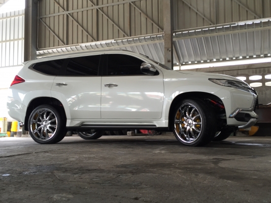 ขายล้อพร้อมยางติดรถ ออนิวปาเจโร่ วิ่งไม่เกิน15กิโลสภาพ99\%