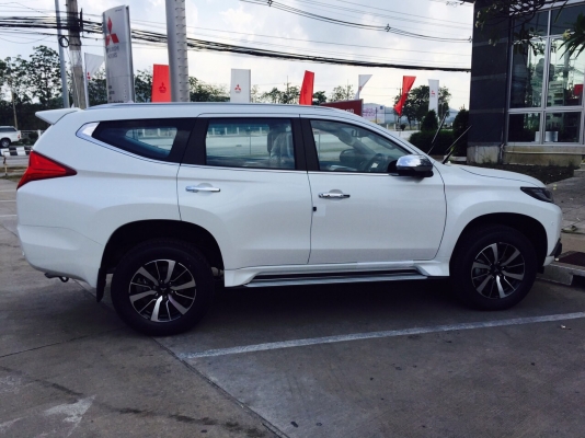 ขายล้อพร้อมยางติดรถ ออนิวปาเจโร่ วิ่งไม่เกิน15กิโลสภาพ99\%