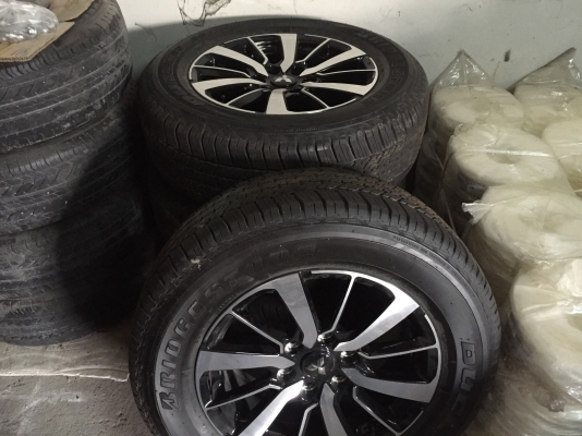 ขายล้อพร้อมยางติดรถ ออนิวปาเจโร่ วิ่งไม่เกิน15กิโลสภาพ99\%