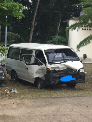 ขายรถตู้อุบัติเหตุ เฉี่ยวชน ขายรถตู้อุบัติเหตุ เฉี่ยวชน