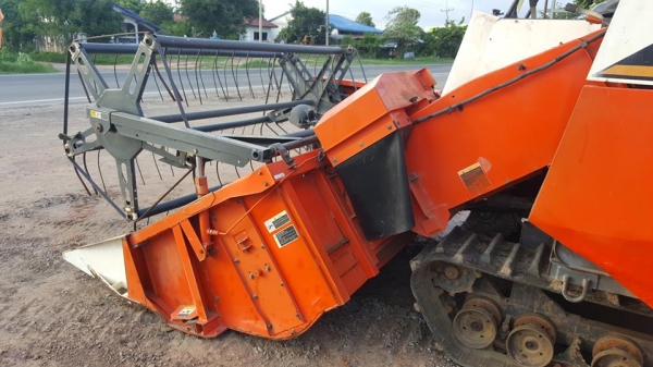 ขายรถเกี่ยวข้าวคูโบต้า DC60 พลัสทำงานพ้นห้าร้อย ชม.เครื่องแน่น สภาพเดิม เอกสารเล่มทะเบียนครบ ช่วงล่างดี ปั๊มแห้งสภาพทำงานได้เลย ขายรถเกี่ยวข้าวคูโบต้า DC60 พลัสทำงานพ้นห้าร้อย ชม.เครื่องแน่น สภาพเดิม เอกสารเล่มทะเบียนครบ ช่วงล่างดี ปั๊มแห้งสภาพทำงานได้เลย