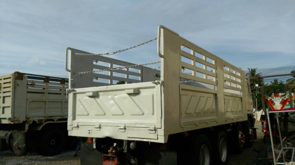 ขายกะบะสามมิตรแท้ไม่ดั้มสภาพสวยๆหรือจะเอาหัวคลัสซีแยกได้ครับ320ปี48