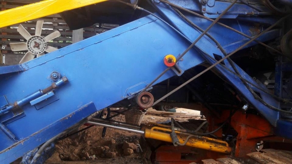 ขายรถเกี่ยวข้าวไทยเส็งปี53 เครื่องHENO JO8C 260เทอร์โบว์ ปั๊มไดกิ้น23 โซ่ใหม่ สภาพพร้อมลงงาน ช่วงล่างดี ขายรถเกี่ยวข้าวไทยเส็งปี53 เครื่องHENO JO8C 260เทอร์โบว์ ปั๊มไดกิ้น23 โซ่ใหม่ สภาพพร้อมลงงาน ช่วงล่างดี