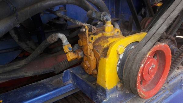 ขายรถเกี่ยวข้าวไทยเส็งปี53 เครื่องHENO JO8C 260เทอร์โบว์ ปั๊มไดกิ้น23 โซ่ใหม่ สภาพพร้อมลงงาน ช่วงล่างดี ขายรถเกี่ยวข้าวไทยเส็งปี53 เครื่องHENO JO8C 260เทอร์โบว์ ปั๊มไดกิ้น23 โซ่ใหม่ สภาพพร้อมลงงาน ช่วงล่างดี