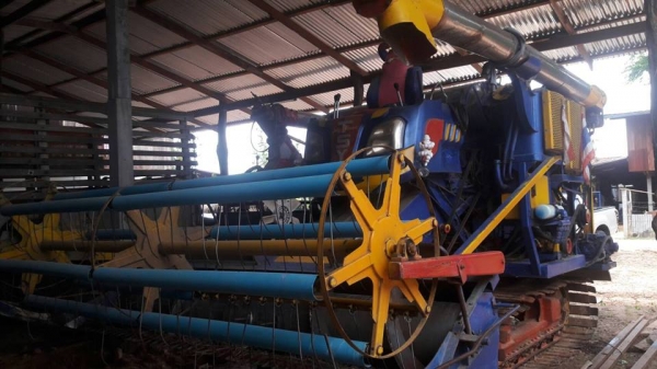 ขายรถเกี่ยวข้าวไทยเส็งปี53 เครื่องHENO JO8C 260เทอร์โบว์ ปั๊มไดกิ้น23 โซ่ใหม่ สภาพพร้อมลงงาน ช่วงล่างดี