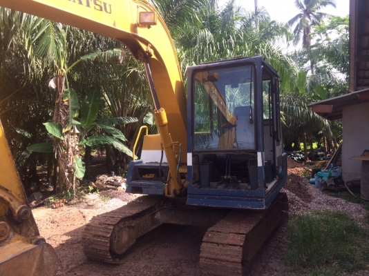 รถแบคโฮ KOMATSU  PC - 60 -5.     สนใจติดต่อ  081 - 6079515