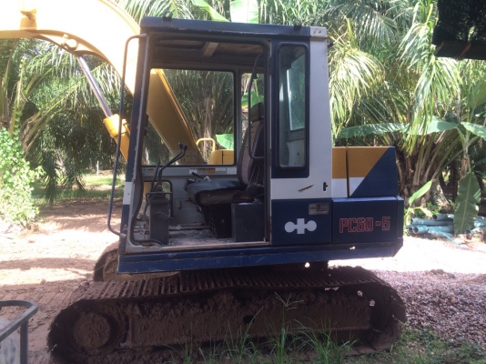 รถแบคโฮ KOMATSU  PC - 60 -5.     สนใจติดต่อ  081 - 6079515