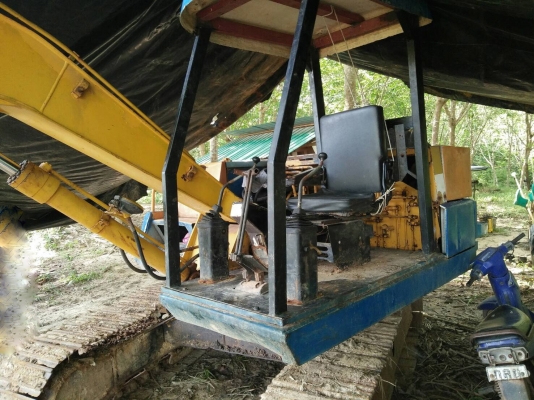 รถแบคโฮ KOMATSU  PC - 60 -5.     สนใจติดต่อ  081 - 6079515