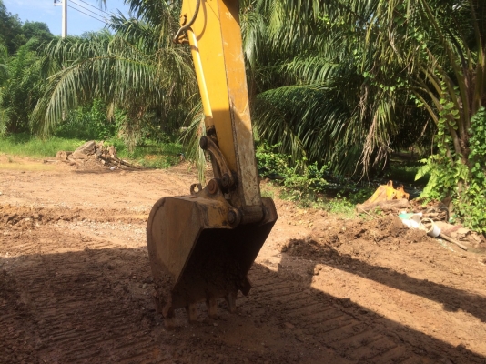 รถแบคโฮ KOMATSU  PC - 60 -5.     สนใจติดต่อ  081 - 6079515