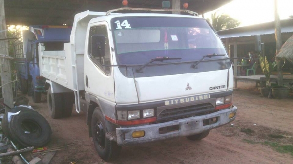 ขายรถดั้ม MITSUBISHI CANTER 122แรง ปี38 เฟืองท้ายใหญ่ เกียร์ร็อก รถสวยสภาพดี เอกสารถูกต้อง เล่มทะเบียนพร้อมโอน ราคา380,000 สนใจโทร 090-8588220คุณนะ 093-3258446คุณบิว หรือเข้าดูสินค้าอื่นๆได้ที่ www.narong2truck.com หรือ www.truck.in.th/498 หรือเพจFacebook