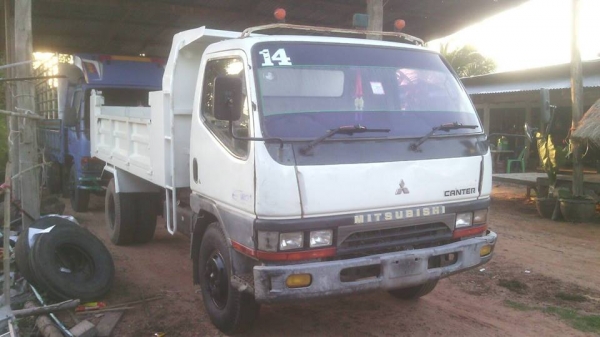ขายรถดั้ม MITSUBISHI CANTER 122แรง ปี38 เฟืองท้ายใหญ่ เกียร์ร็อก รถสวยสภาพดี เอกสารถูกต้อง เล่มทะเบียนพร้อมโอน ราคา380,000 สนใจโทร 090-8588220คุณนะ 093-3258446คุณบิว หรือเข้าดูสินค้าอื่นๆได้ที่ www.narong2truck.com หรือ www.truck.in.th/498 หรือเพจFacebook
