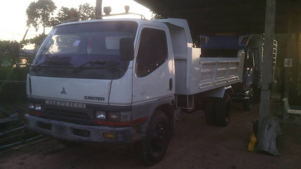 ขายรถดั้ม MITSUBISHI CANTER 122แรง ปี38 เฟืองท้ายใหญ่ เกียร์ร็อก รถสวยสภาพดี เอกสารถูกต้อง เล่มทะเบียนพร้อมโอน ราคา380,000 สนใจโทร 090-8588220คุณนะ 093-3258446คุณบิว หรือเข้าดูสินค้าอื่นๆได้ที่ www.narong2truck.com หรือ www.truck.in.th/498 หรือเพจFacebook