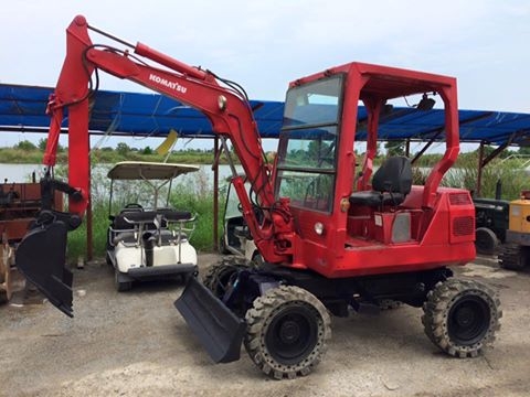 รถขุดล้อยางสองเพลาkomutsu