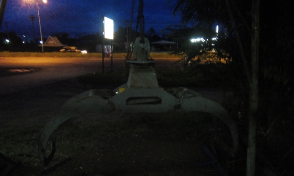 ขายคีบไม้  ยูคา กวา้ง 156 หรือ180 cm รับติดตั้งกับรถคีบอ้อย ต่อรองได้