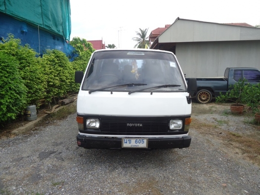รถตู้  Toyota  hiace  เครื่องดีเซล   ขับดี ประหยัด   เครื่องยนต์ ดี   อัตราเร่งดี  ประหยัดครับ  ช่วงล่างดี