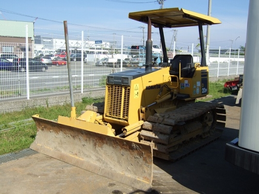 ขายรถดันดิน KOMATSU D20P 085-0221939 ปุ๋ย