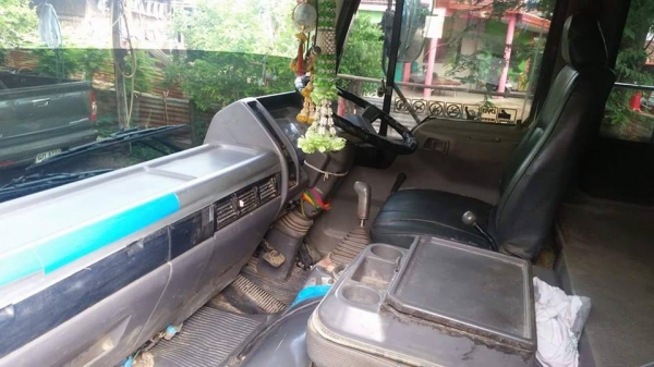 ขายรถดั้ม2เพลา 3Hสโลเดิม เครื่อง195แรง พาวเวอร์ จิฟฟี่ ภายในสวย แอร์เย็น รถบ้านใช้งานอยู่ เอกสารถูกต้อง เล่มทะเบียนพร้อมโอน ราคา850,000 สนใจโทร 090-8588220คุณนะ 093-3258446คุณบิว หรือเข้าดูสินค้าอื่นๆได้ที่ www.narong2truck.com หรือ www.truck.in.th/498 หร