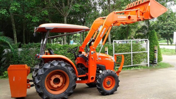 ขายรถไถ Kubota L3608(4WD) พร้อมชุดบุ้งกี๋ รถสวย เดิมๆ ใช้งาน100ชั่วโมง พร้อมใช้งาน