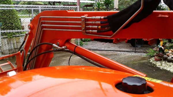 ขายรถไถ Kubota L3608(4WD) พร้อมชุดบุ้งกี๋ รถสวย เดิมๆ ใช้งาน100ชั่วโมง พร้อมใช้งาน