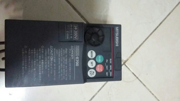 ขายinverter 0.4 kw ครึ่งแรงครับ ไฟ220v