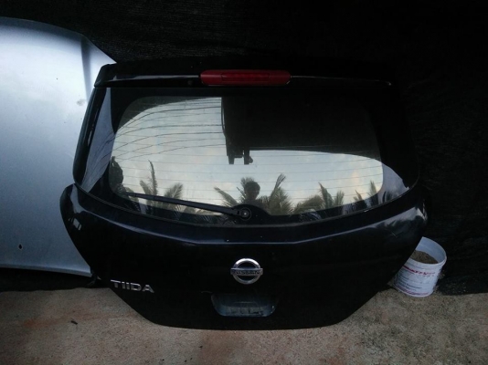 เผื่อมีใครหาครับ ประตู ทีด้า รุ่น 5 ประตู ครบทุกบาน บานล่ะ 3500 ไม่รวมจะจกมองข้าง