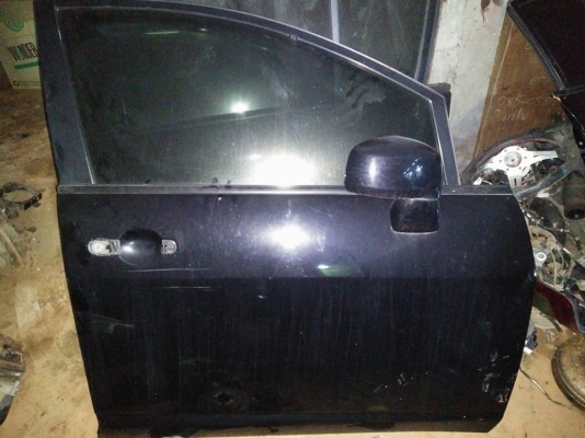 เผื่อมีใครหาครับ ประตู ทีด้า รุ่น 5 ประตู ครบทุกบาน บานล่ะ 3500 ไม่รวมจะจกมองข้าง