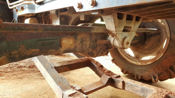 ขาย รถไถ EURO FT-90P ปี 56 ขับเคลื่อน 2 เพลา 4WD เอกสารใบอินวอยซ์ อุปกรณ์มีใบดันหน้า และผาน 7 ราคาคุยกันได้ครับ