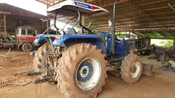ขาย รถไถ EURO FT-90P ปี 56 ขับเคลื่อน 2 เพลา 4WD เอกสารใบอินวอยซ์ อุปกรณ์มีใบดันหน้า และผาน 7 ราคาคุยกันได้ครับ