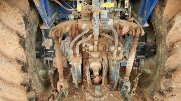 ขาย รถไถ EURO FT-90P ปี 56 ขับเคลื่อน 2 เพลา 4WD เอกสารใบอินวอยซ์ อุปกรณ์มีใบดันหน้า และผาน 7 ราคาคุยกันได้ครับ