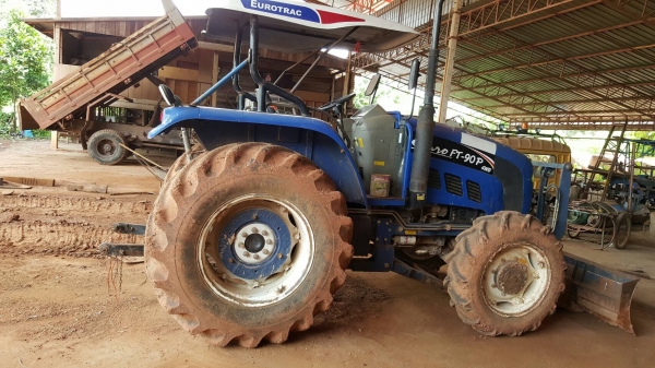 ขาย รถไถ EURO FT-90P ปี 56 ขับเคลื่อน 2 เพลา 4WD เอกสารใบอินวอยซ์ อุปกรณ์มีใบดันหน้า และผาน 7 ราคาคุยกันได้ครับ