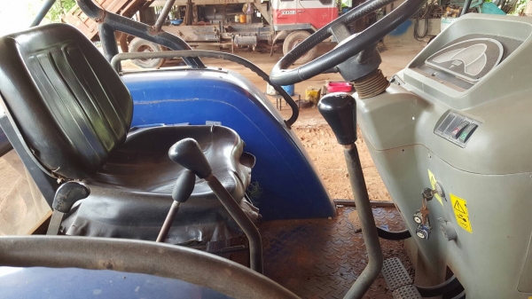 ขาย รถไถ EURO FT-90P ปี 56 ขับเคลื่อน 2 เพลา 4WD เอกสารใบอินวอยซ์ อุปกรณ์มีใบดันหน้า และผาน 7 ราคาคุยกันได้ครับ