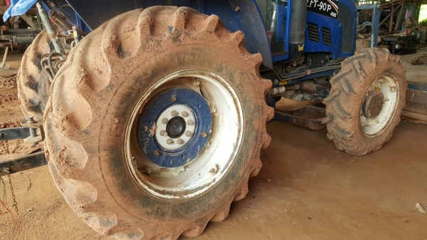 ขาย รถไถ EURO FT-90P ปี 56 ขับเคลื่อน 2 เพลา 4WD เอกสารใบอินวอยซ์ อุปกรณ์มีใบดันหน้า และผาน 7 ราคาคุยกันได้ครับ