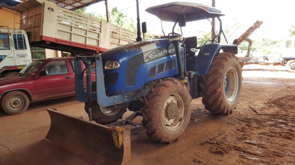 ขาย รถไถ EURO FT-90P ปี 56 ขับเคลื่อน 2 เพลา 4WD เอกสารใบอินวอยซ์ อุปกรณ์มีใบดันหน้า และผาน 7 ราคาคุยกันได้ครับ