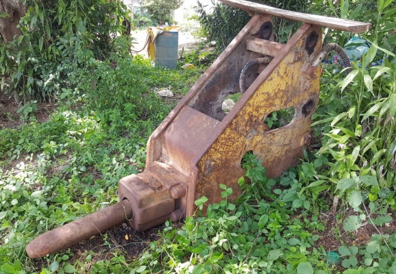 ขาย หัวแย็ก สภาพพร้อมใช้งาน ติดมากับแบคโฮ KOMATSU PC200-5 ไม่ค่อยได้ใช้งานเลยจะขายครับ