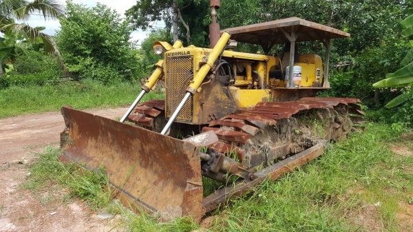 ขายแล้วครับ แพ็คคู่แทรคเตอร์ CAT D5 ตีนเป็ดทั้ง 2 คัน เอกสารใบซื้อขาย เครื่องสตาร์ทติด