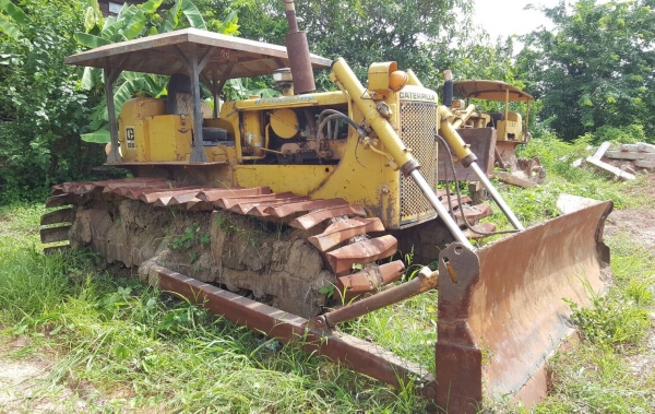 ขายแล้วครับ แพ็คคู่แทรคเตอร์ CAT D5 ตีนเป็ดทั้ง 2 คัน เอกสารใบซื้อขาย เครื่องสตาร์ทติด