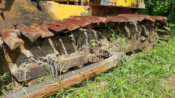 ขายแล้วครับ แพ็คคู่แทรคเตอร์ CAT D5 ตีนเป็ดทั้ง 2 คัน เอกสารใบซื้อขาย เครื่องสตาร์ทติด