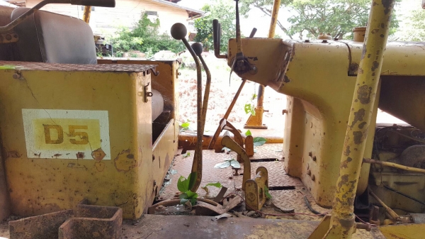 ขายแล้วครับ แพ็คคู่แทรคเตอร์ CAT D5 ตีนเป็ดทั้ง 2 คัน เอกสารใบซื้อขาย เครื่องสตาร์ทติด