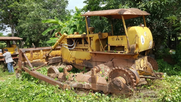 ขายแล้วครับ แพ็คคู่แทรคเตอร์ CAT D5 ตีนเป็ดทั้ง 2 คัน เอกสารใบซื้อขาย เครื่องสตาร์ทติด