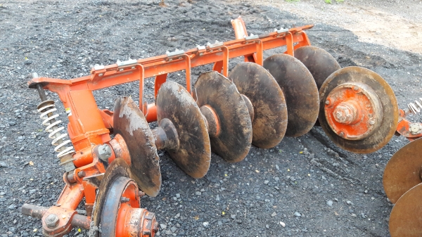 ขายรถไถคูโบต้าL4708ใบมีดผาล6ตราช้างพร้อมใช้ครับ